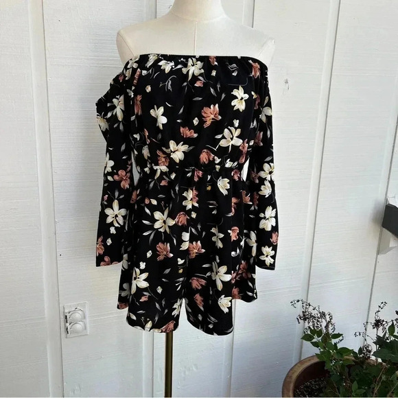 Women’s Black Floral All Over Print Bell Sleeve Off The Shoulder Romper Dress - Picture 5 of 7